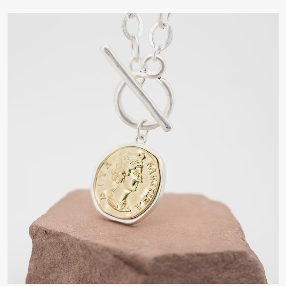 18k Gold Plated Coin Pendant Silver 18” Necklace with Toggle Clasp Link Chain - Picture 4 of 6